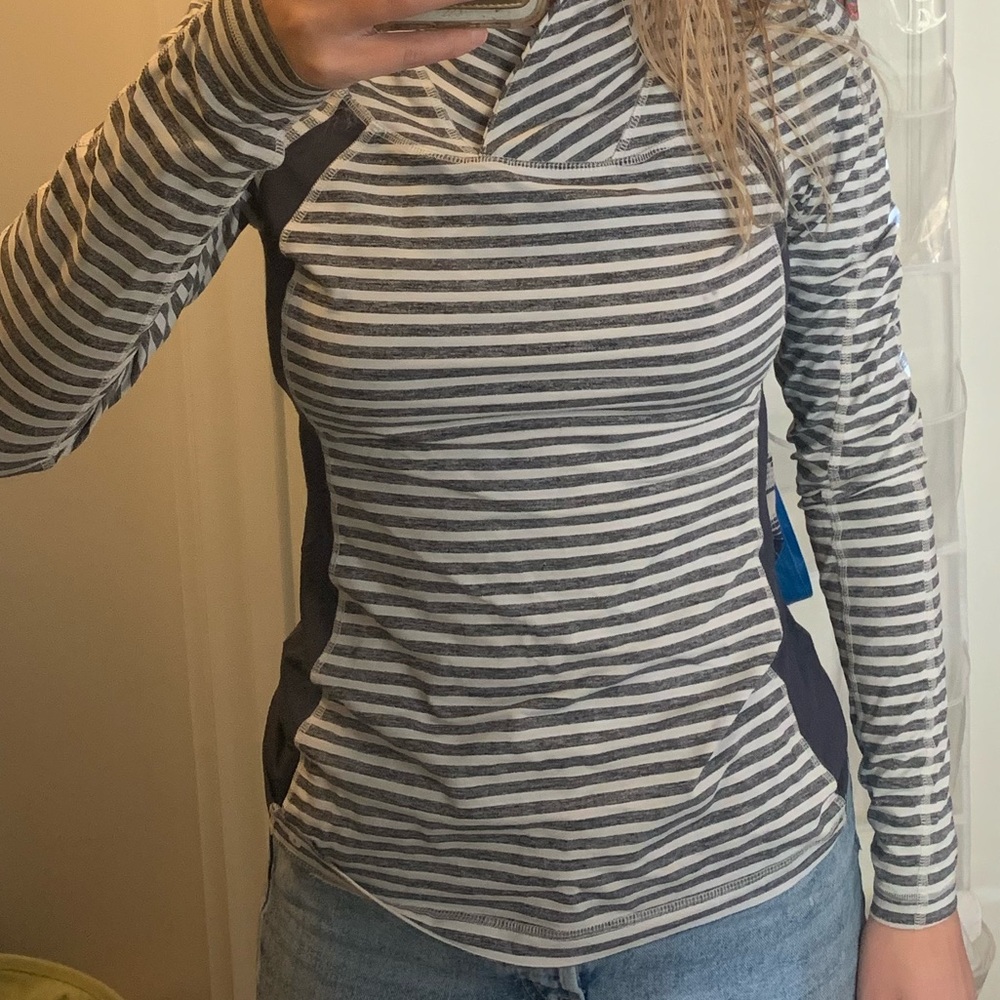 Lululemon grey striped dry fit running top